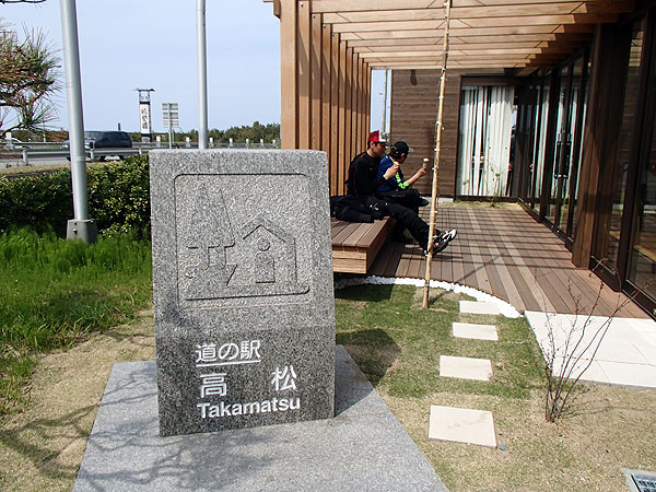 ソフトクリームを堪能しているｙａｍａさんとＭＡＥＤＡさん